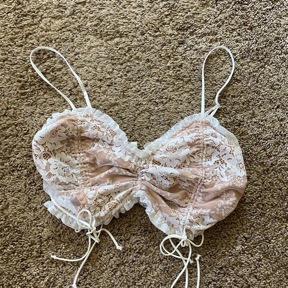 CREAM BACKGROUND COLOR, ANTIQUE CROP TOP LOOK, - Picture 2 of 2